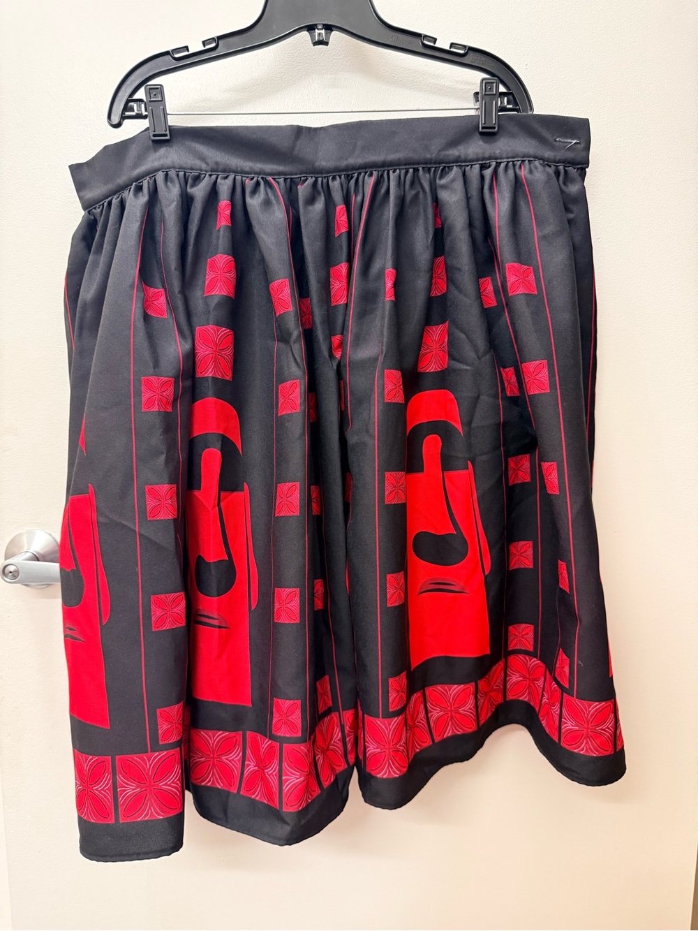 Women’s Pinup Tiki Moai Black & Red Flare Skirt 20” Waist
